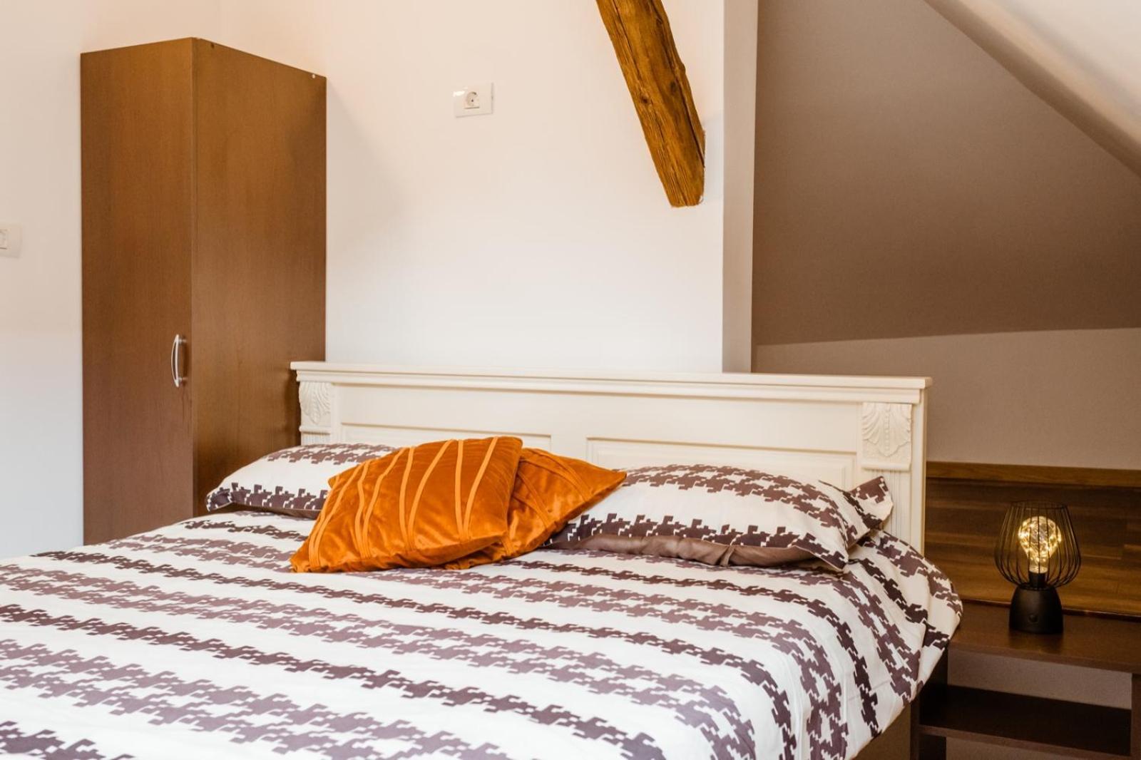 Apartamento Evu Long Street Braşov Exterior foto